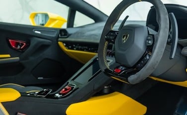 Lamborghini Huracan Tecnica 10