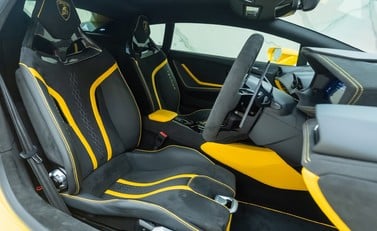 Lamborghini Huracan Tecnica 11