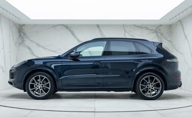 Porsche Cayenne V6 E-Hybrid PLATINUM EDITION 2