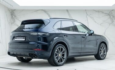 Porsche Cayenne V6 E-Hybrid PLATINUM EDITION 3