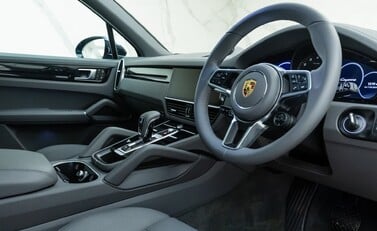 Porsche Cayenne V6 E-Hybrid PLATINUM EDITION 10