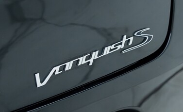 Aston Martin Vanquish S Ultimate 37