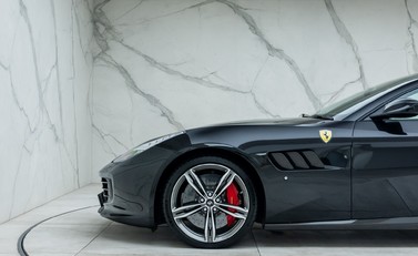 Ferrari GTC4 Lusso V12 39