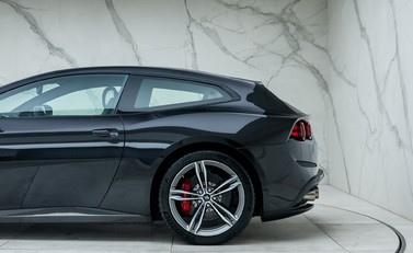 Ferrari GTC4 Lusso V12 40