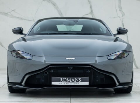 Aston Martin Vantage 4