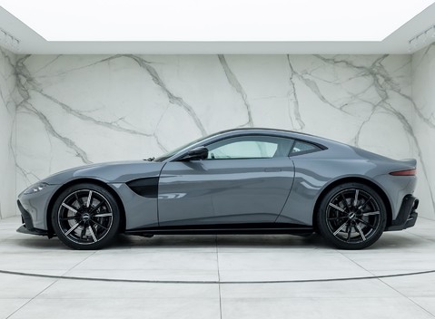 Aston Martin Vantage 2