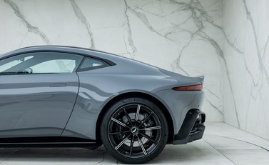 Aston Martin Vantage 30