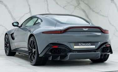 Aston Martin Vantage 7