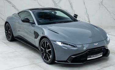 Aston Martin Vantage 8