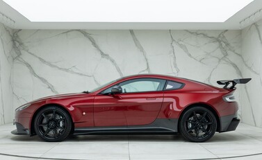 Aston Martin Vantage GT8 2