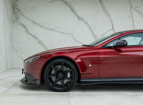 Aston Martin Vantage GT8 45