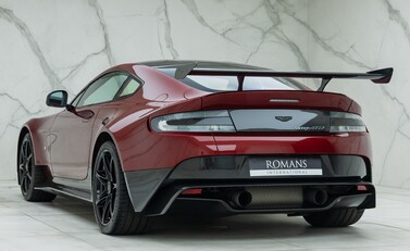 Aston Martin Vantage GT8 7