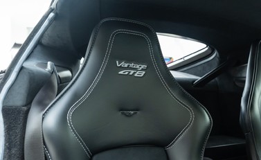Aston Martin Vantage GT8 12