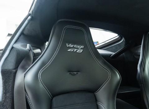 Aston Martin Vantage GT8 12