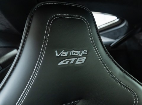 Aston Martin Vantage GT8 13