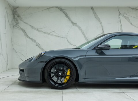 Porsche 911 GT3 TOURING (992) 37