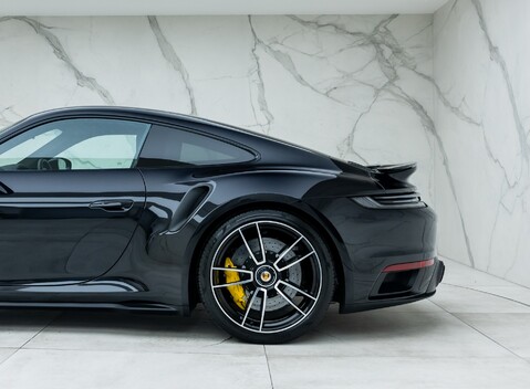 Porsche 911 Turbo S (992) 30