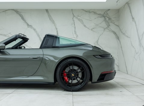 Porsche 911 Targa 4 GTS (992) 36