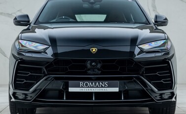 Lamborghini Urus 4