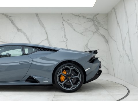 Lamborghini Huracan Tecnica 32