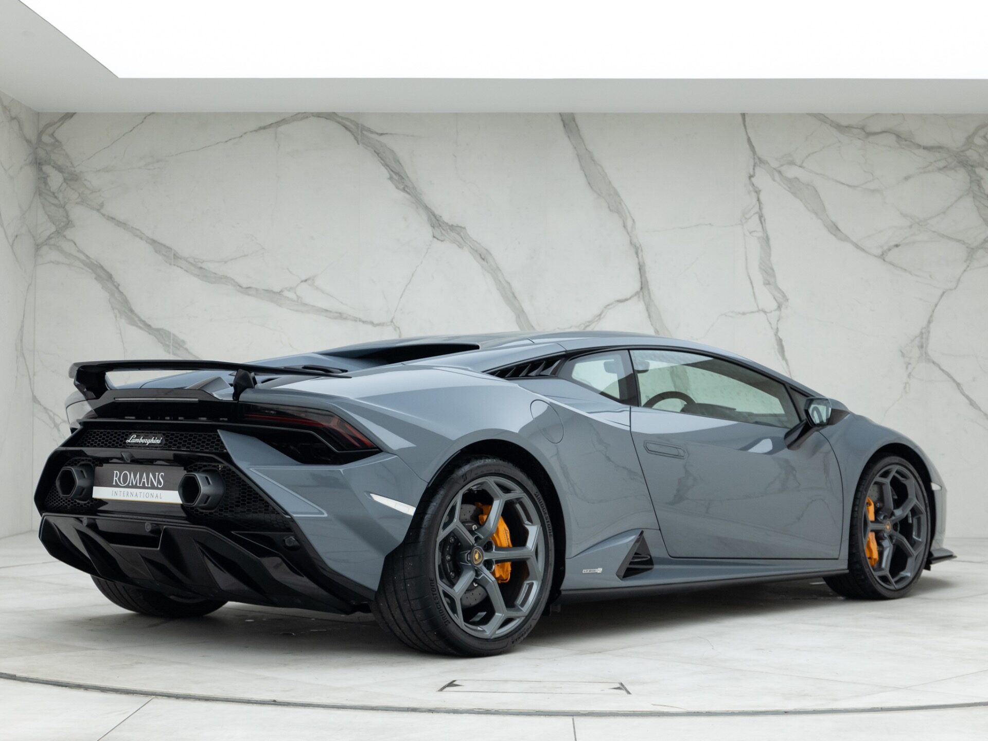 Lamborghini Huracan Sterrato Grigio Vulcano (LookSmart) 1/43e