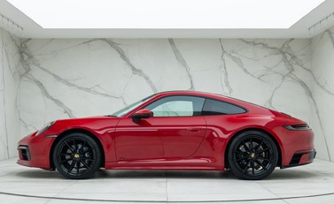 Porsche 911 Carrera 4 (992) 2