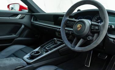 Porsche 911 Carrera 4 (992) 10