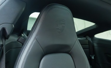 Porsche 911 Carrera 4 (992) 12