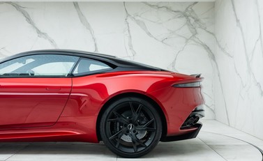 Aston Martin DBS Superleggera 43