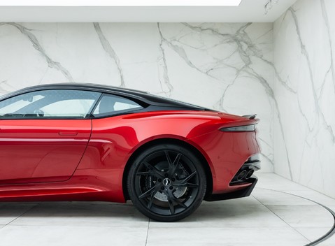 Aston Martin DBS Superleggera 43