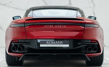 Aston Martin DBS Superleggera 8