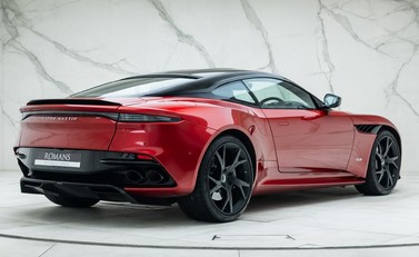 Aston Martin DBS Superleggera 6