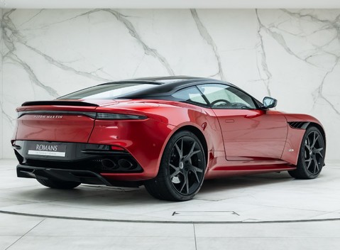 Aston Martin DBS Superleggera 6