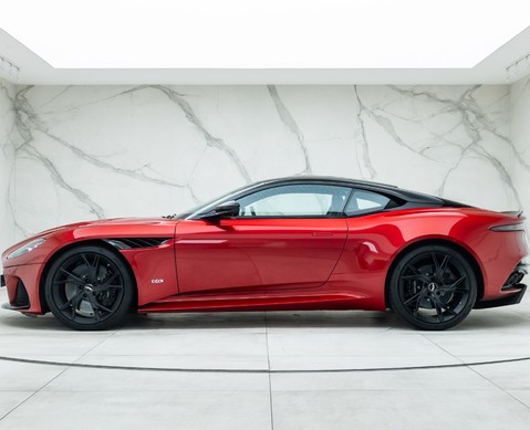 Aston Martin DBS Superleggera 