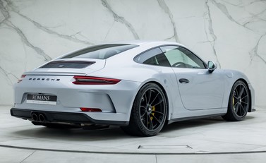 Porsche 911 GT3 TOURING (991.2) 3