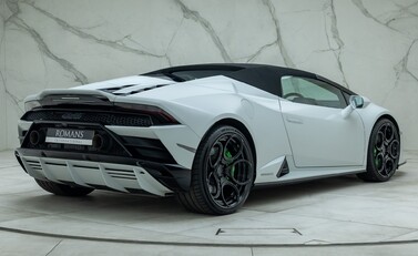 Lamborghini Huracan LP 640-4 EVO SPYDER 5