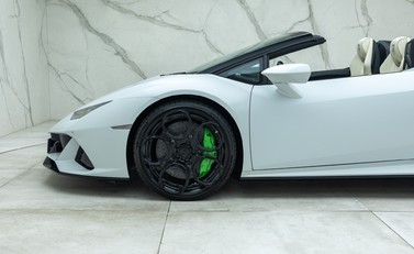 Lamborghini Huracan LP 640-4 EVO SPYDER 36