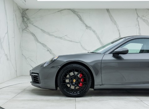 Porsche 911 Carrera 4S 30