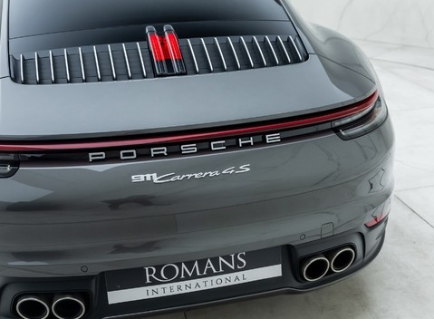 Porsche 911 Carrera 4S 27