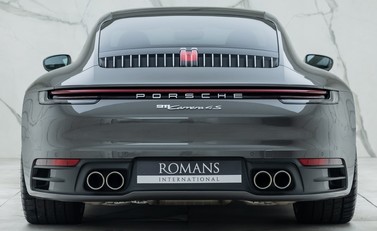 Porsche 911 Carrera 4S 5