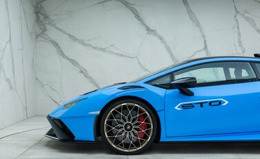 Lamborghini Huracan STO 56