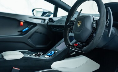 Lamborghini Huracan STO 10