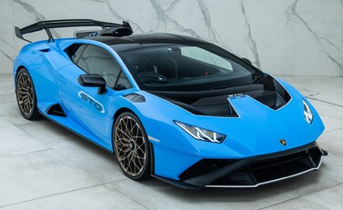 Lamborghini Huracan STO 8