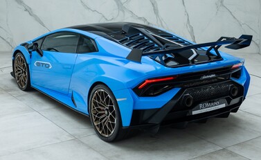 Lamborghini Huracan STO 9