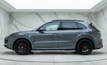 Porsche Cayenne GTS 2