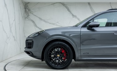 Porsche Cayenne GTS 36