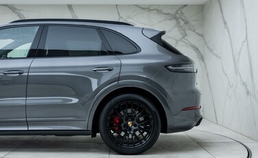 Porsche Cayenne GTS 37