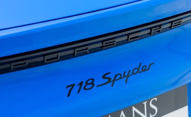 Porsche 718 SPYDER 36