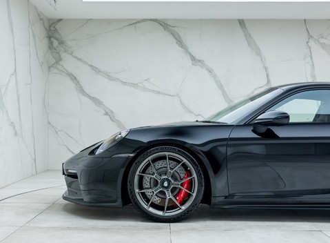 Porsche 911 GT3 TOURING (992) 35