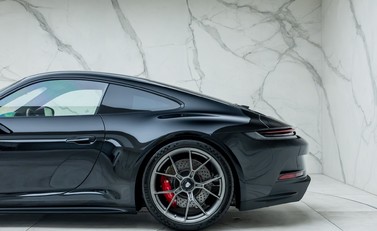 Porsche 911 GT3 TOURING (992) 36